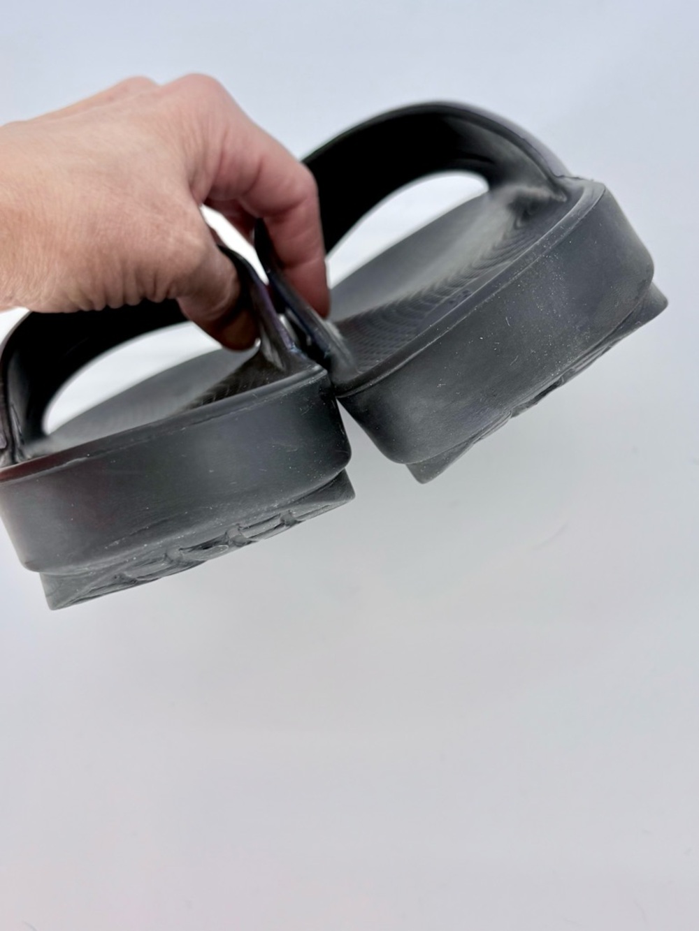 Oofos OOahh Luxe Slide Sandal in Atlantis - Picture 9 of 13